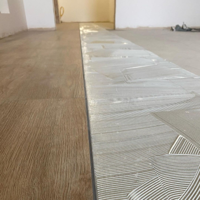 Какой клей рекомендуется использовать для укладки кварц-винила